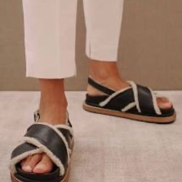 Alohas Marshmallow NWOT Black Leather Strappy Faux Fur Lined Sandal Sz 3…